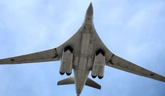 Máy bay ném bom chiến lược Tu-160 của Nga. Ảnh: MW.