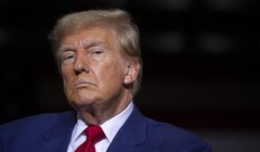 Tổng thống Mỹ Donald Trump gây sức ép cho Ukraine phải đạt được thỏa thuận với Nga. Ảnh: Getty.