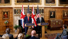 Tổng thống Mỹ Donald Trump và Thủ tướng Anh Keir Starmer tổ chức họp báo sau cuộc gặp tại Chequers, gần Aylesbury, Anh ngày 18/9. Ảnh: Reuters.