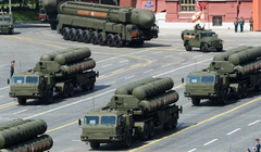Hệ thống phòng không S-400 của quân đội Nga. Ảnh: MW.