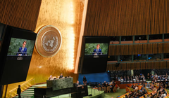 Tổng thống Pháp Emmanuel Macron phát biểu trước các đại biểu trong cuộc họp cấp cao của các nguyên thủ quốc gia về giải pháp hai nhà nước giữa Israel và Palestine tại trụ sở Liên hợp quốc ở thành phố New York, Mỹ ngày 22/9. Ảnh: Reuters.