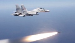 Chiến đấu cơ Su-30MK2 của Không quân Venezuela phóng tên lửa. Ảnh: MW.