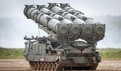 Bệ phóng tên lửa thuộc hệ thống S-300VM. Ảnh: MW.