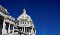 Một góc nhìn mái vòm của Tòa nhà Quốc hội Mỹ trong cuộc bỏ phiếu tại Hạ viện về dự luật chi tiêu tạm thời nhằm ngăn chặn việc chính phủ đóng cửa một phần, ngày 19/9. Ảnh: Reuters.
