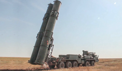 Bệ phóng tên lửa đất đối không thuộc hệ thống S-500. Ảnh: MW.