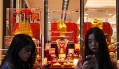 Các nhà phân tích cho biết giá vàng có thể vượt 4.000 USD/ounce vào giữa năm tới. Ảnh: SCMP.