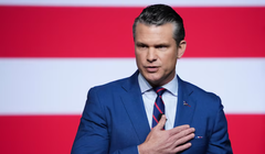 Bộ trưởng Chiến tranh Mỹ Pete Hegseth phát biểu với các nhà lãnh đạo quân sự cấp cao tại Căn cứ Thủy quân Lục chiến Quantico, Virginia, Mỹ ngày 30/9. Ảnh: Reuters.