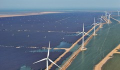 Xuất khẩu công nghệ sạch của Trung Quốc đã tăng vọt trong những năm gần đây, khi chi phí của tua-bin gió, tấm pin mặt trời, pin lithium và các giải pháp khác tiếp tục giảm. Ảnh: AFP.