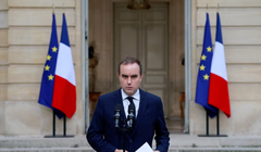 Thủ tướng Pháp Sebastien Lecornu phát biểu tại sân trong của Khách sạn Matignon ở Paris vào tháng 10. Ảnh: Reuters.