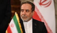 Ngoại trưởng Iran Abbas Araghchi tham dự lễ ký kết thỏa thuận với Tổng Giám đốc Cơ quan Năng lượng Nguyên tử Quốc tế (IAEA) Rafael Grossi, ngày 9/9 tại Cairo, Ai Cập. Ảnh: Getty.