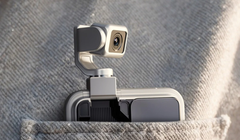 Chiếc điện thoại hỗ trợ AI của Honor, Robot Phone, có camera gắn gimbal có thể gập lại. Ảnh: SCMP.