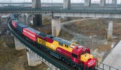 Một chuyến tàu chở hàng khởi hành từ Hoài Hóa, một thành phố ở tỉnh Hồ Nam, miền Trung Trung Quốc, hướng đến Lào. Ảnh: Xinhua.