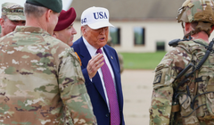 Tổng thống Donald Trump phát biểu với các thành viên quân đội trong chuyến thăm Fort Bragg để kỷ niệm ngày thành lập Quân đội Mỹ, tại North Carolina, Mỹ, ngày 10/6. Ảnh: Reuters.