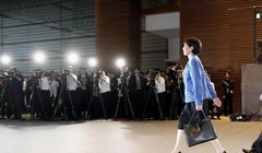 Thủ tướng Nhật Bản Sanae Takaichi đến văn phòng của bà tại Tokyo vào ngày 21/10. Ảnh: Kyodo News.