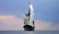 Một tên lửa tấn công mặt đất Tomahawk được phóng từ tàu tuần dương tên lửa dẫn đường USS Cape St. George, năm 2003. Ảnh: Reuters.