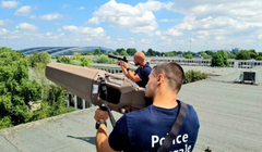 Ảnh chụp màn hình từ trang web chính thức của cảnh sát Bỉ cho thấy các thành viên của đơn vị chống máy bay không người lái. Ảnh: police.be.