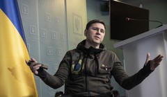 Trợ lý của ông Zelensky, Mikhail Podoliak tại Kiev, Ukraine, ngày 9/3/2022. Ảnh: Getty.