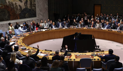 Các đại sứ và đại diện của Liên Hợp Quốc bỏ phiếu trong cuộc họp của Hội đồng Bảo an Liên Hợp Quốc về nghị quyết do Mỹ soạn thảo về kế hoạch Gaza tại New York trong hôm 17/11. Ảnh: AFP.