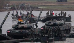 Xe tăng của NATO trong cuộc tập trận quân sự ở Ba Lan. Ảnh: Getty.