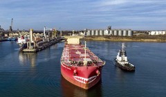 Một tàu chở ngô khởi hành từ Chernomorsk, Odessa, miền Nam Ukraine. Ảnh: Getty.