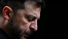 Tổng thống Ukraine Volodymyr Zelensky đối mặt với quyết định khó khăn nhất từ trước đến nay. Ảnh: AFP.