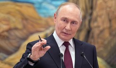 Tổng thống Nga Vladimir Putin phát biểu với các phóng viên sau chuyến thăm Kyrgyzstan tại Văn phòng Tổng thống Yntymak Ordo ở Bishkek, Kyrgyzstan. Ảnh: Sputnik.