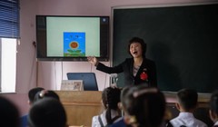 Giáo viên giảng bài trong một tiết học ở cấp tiểu học Triều Tiên. Ảnh: AFP.