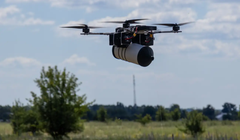 Máy bay không người lái FPV sợi quang đang thống trị chiến trường ở Ukraine. Ảnh: Reuters.