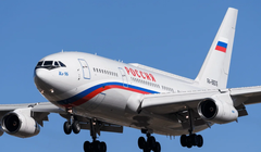 Chuyên cơ của Tổng thống Putin là phiên bản cải tiến của Ilyushin IL-96-300. Ảnh: Getty.