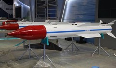 Tên lửa không đối không R-37M của Nga. Ảnh: MW.