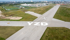 Sân bay Downsview của Toronto đã đóng cửa vào năm 2024 và sẽ trở thành một khu phát triển đô thị có tên "YZD" - một cách chơi chữ gợi nhớ đến mã hiệu của sân bay. Ảnh: CNN.