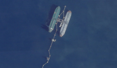 Hình ảnh vệ tinh cho thấy tàu chở dầu Skipper và một tàu khác ngoài khơi cảng Port Jose, Venezuela, vào ngày 18/11. Ảnh: Reuters.