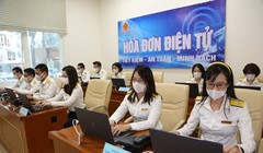 Doanh nhân khốn đốn vì bị hoãn xuất cảnh