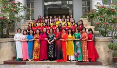 Tập thể các nhà khoa học nữ tại Viện Hóa học các hợp chất thiên nhiên. Ảnh: Viện Hàn lâm Khoa học và Công nghệ Việt Nam.