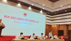 Thứ trưởng Bộ Y tế Trần Văn Thuấn phát biểu tại họp báo.