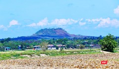 Quanh núi lửa Chư Bluk là ruộng đồng phủ trên hệ thống hang động khổng lồ