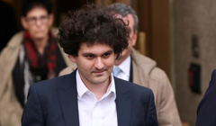Sam Bankman-Fried rời Tòa bán Liên bang Manhattan sau phiên điều trần ngày 3/1 (Ảnh: Reuters)