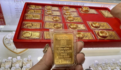 Vàng miếng SJC đồng loạt tăng mức niêm yết 500.000 đồng/lượng trong phiên sáng thứ ba. Ảnh minh hoạ.