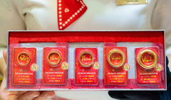 Vàng nhẫn Doji giảm mức niêm yết 500.000 đồng/lượng trong phiên sáng 9/7. Ảnh minh hoạ.