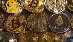 Các đồng tiền mã hoá lớn nhất thị trường. Ảnh: REUTERS/Dado Ruvic.