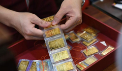 Vàng miếng SJC tăng 800.000 đồng/lượng ở chiều bán ra so với phiên sáng hôm qua. Ảnh minh hoạ.