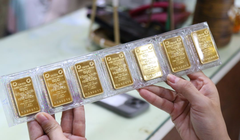 Vàng miếng SJC quay đầu giảm nhẹ 300.000 đồng/lượng ở cả hai chiều. Ảnh minh hoạ.