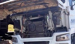 Tàu SH3 đâm trúng xe bồn