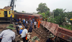 Hiện trường hai tàu tông nhau ở ga Núi Thành