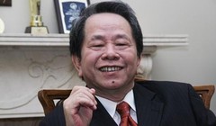 Nguyễn Trần Bạt: "Bây giờ chúng ta than vãn về đạo đức cũng không phải là chuyện mới. Tôi trăn trở với vấn đề này không ít và tạm dùng ngôn ngữ tuổi teen là nói ngay cho vuông là xin trở lại với Bác của chúng ta để làm chỗ vịn, chỗ dựa!"