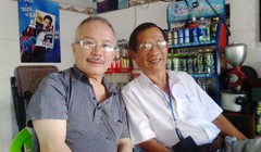 TS Trần Công Tâm (bìa trái)