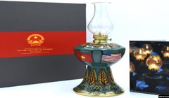 Chiếc đèn Hoa Kỳ là món quà ý nghĩa trong chuyến thăm chính thức Hoa kỳ của Thủ tướng Nguyễn Xuân Phúc.