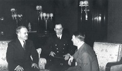 Hitler tiếp Bộ trưởng Ngoại giao Liên Xô Viacheslav Molotov.