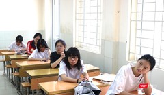 Thí sinh lo lắng trong kỳ thi tuyển sinh vào lớp 10. Ảnh: Minh Thúy