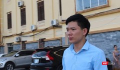 Hoàng Công Lương rời khỏi phòng xét xử sau khi kết thúc ngày thứ nhất của phiên phúc thẩm. 
